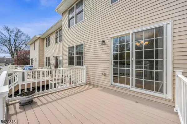 47 Harvey Ct, Clark Twp., NJ 07066