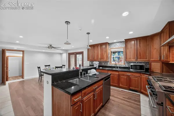 4180 S Monaco Pkwy, Denver, CO 80237