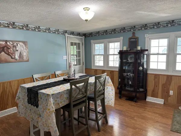 2561 Lake Shore DR, Howard Twp, MI 49120