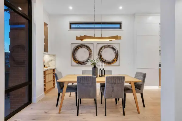 2008 8 AVE SE, Calgary, AB T2G 0N7