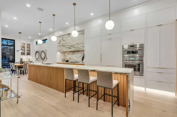 2008 8 AVE SE, Calgary, AB T2G 0N7