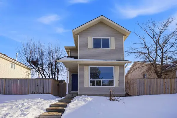 19 Appletree Close SE, Calgary, AB T2A 7J1