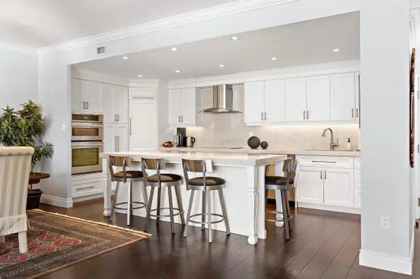 80 Front ST E #818, Toronto C08, ON M5E 1T4