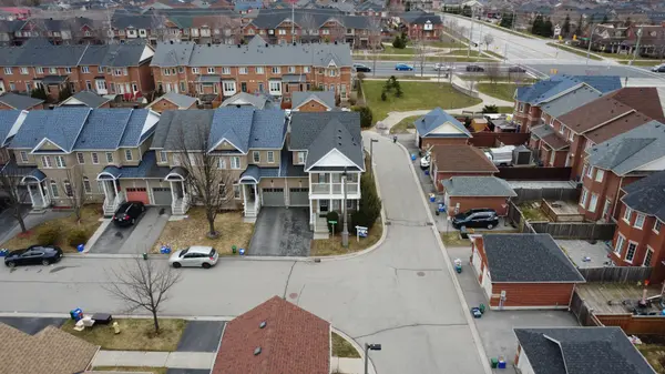 31 Radmore PL, Markham, ON L6B 0G7