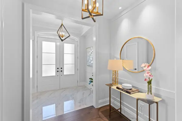 5 Phila LN, Aurora, ON L4G 4A1