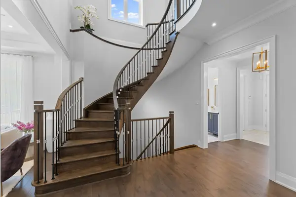 5 Phila LN, Aurora, ON L4G 4A1