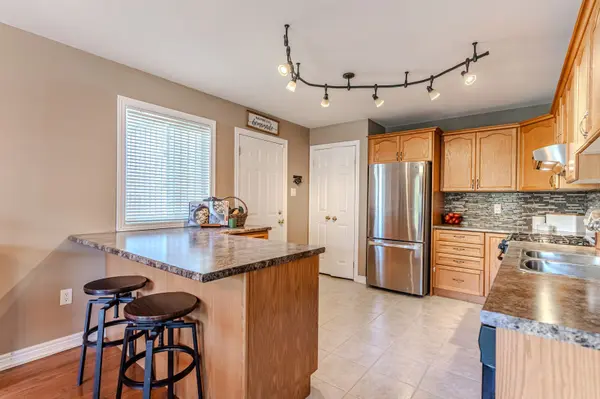 20 Rosemarie DR, Oro-medonte, ON L0L 1T0