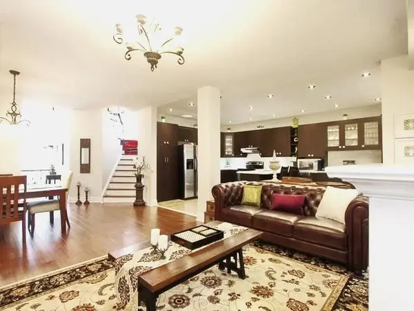 9 Maddybeth CRES, Brampton, ON L6Y 5R7