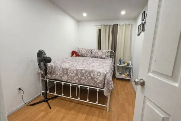 11 Habitat SQ, Brampton, ON L6S 1X7