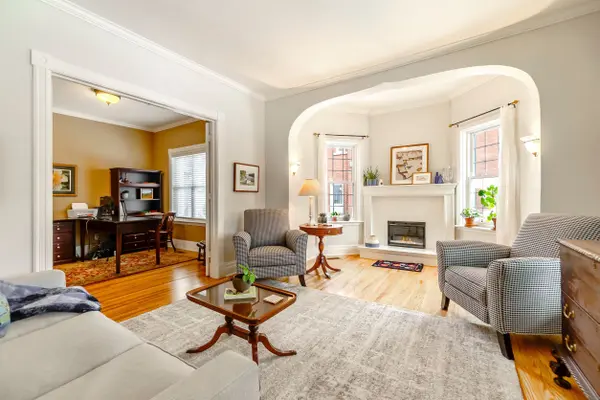 558 Gilmour ST, Peterborough, ON K9H 2K2