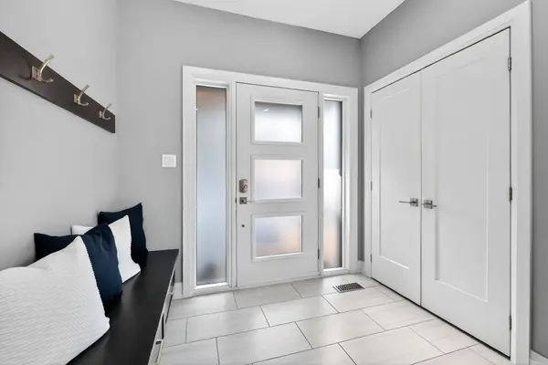 307 Fairmont AVE, Dows Lake - Civic Hospital And Area, ON K1Y 1Y5