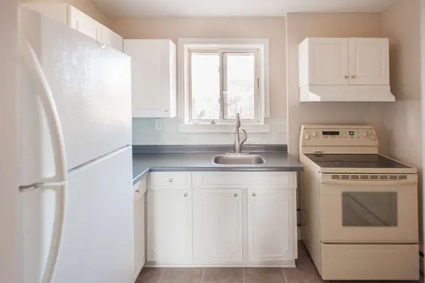 8650 Wyandotte ST E #34, Windsor, ON N8S 1T9