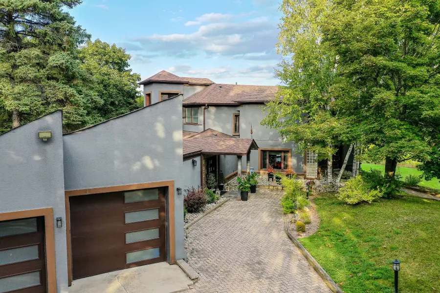 21 Bartley DR, Caledon, ON L7E 0N1