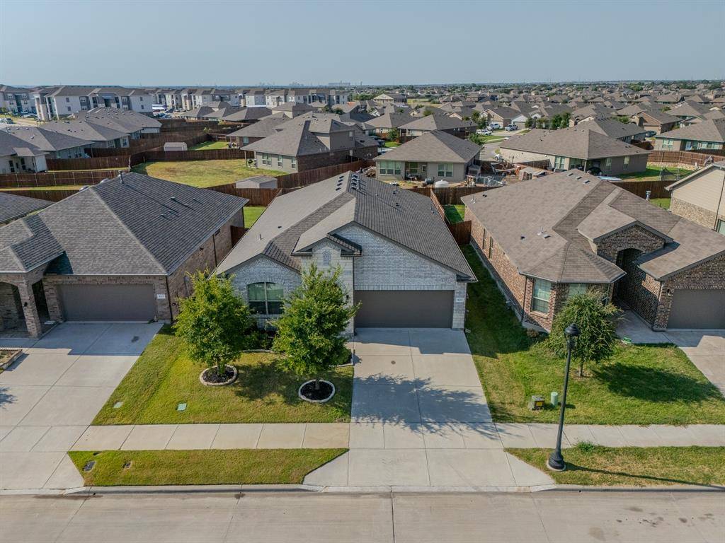 521 Dunmore Drive, Fort Worth, TX 76052