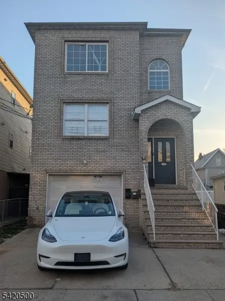 544 Court St, Elizabeth City, NJ 07206