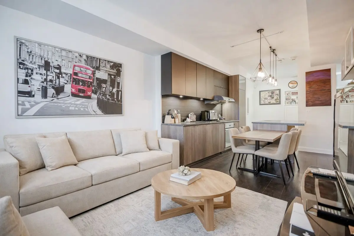 223 St Clair AVE W #209, Toronto C02, ON M4V 1R3