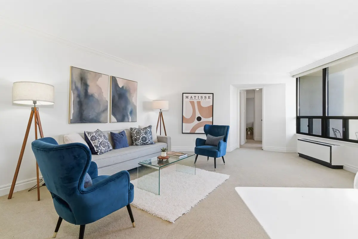 296 Mill RD #Ph 21, Toronto W08, ON M9C 4X8