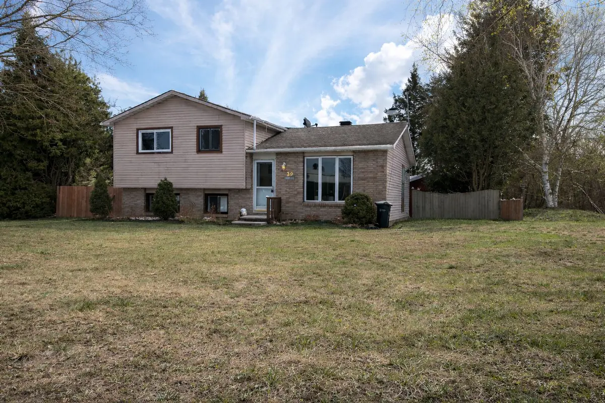 29 Louise CRES, Russell, ON K0A 1W0