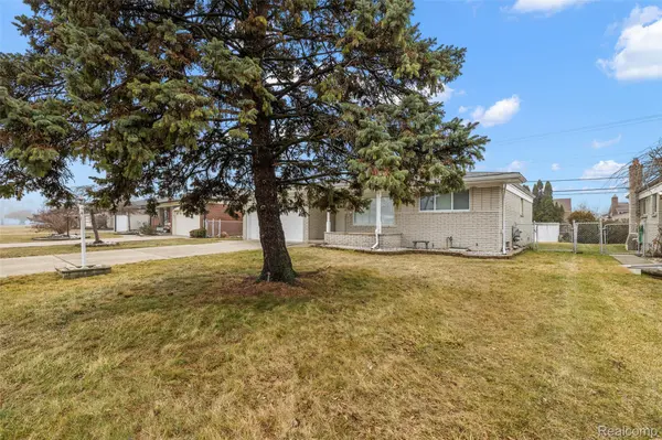 36745 Adele DR, Sterling Heights, MI 48312