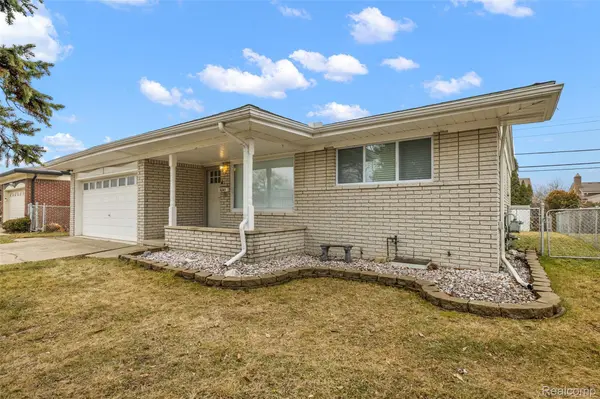 36745 Adele DR, Sterling Heights, MI 48312