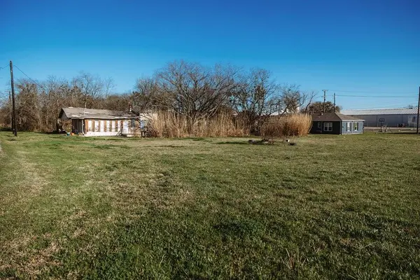 808 E Third St, Bonham, TX 75418