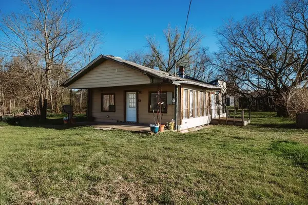 808 E Third St, Bonham, TX 75418
