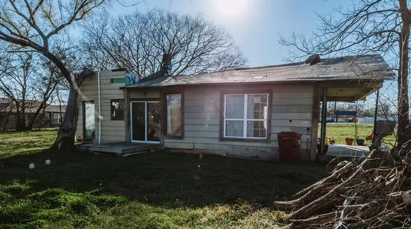 808 E Third St, Bonham, TX 75418