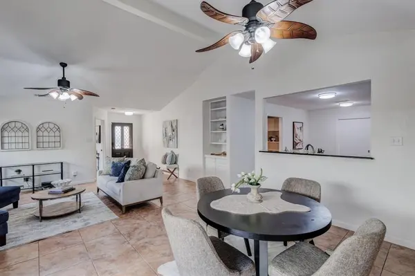 1417 Autumn Chase Square, Bedford, TX 76022