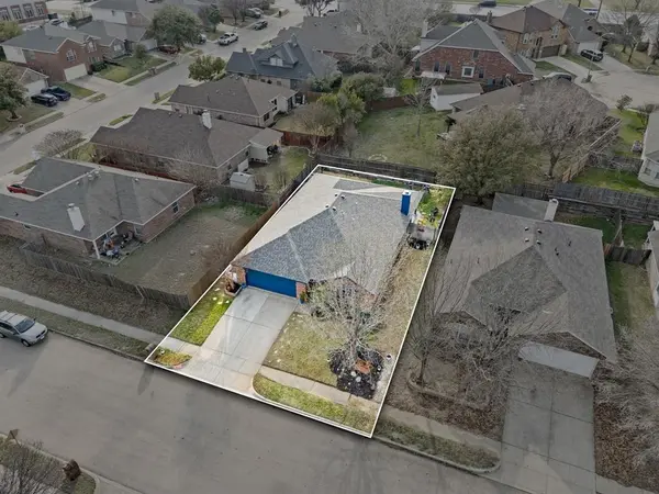 609 Oak Hollow Trail, Saginaw, TX 76179