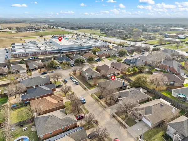 609 Oak Hollow Trail, Saginaw, TX 76179