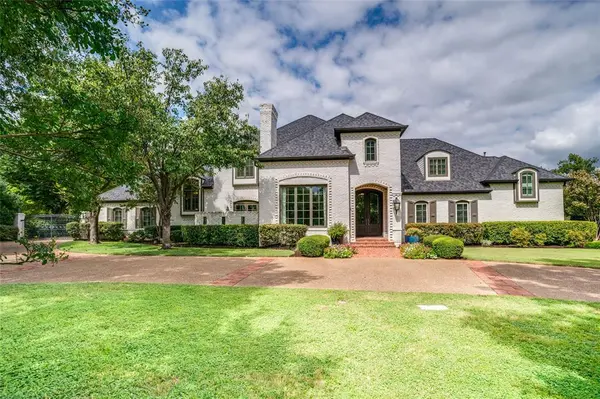 4731 N Lindhurst Avenue, Dallas, TX 75229