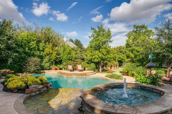 4731 N Lindhurst Avenue, Dallas, TX 75229