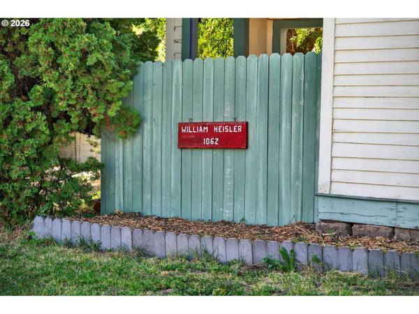 381 N MAIN ST, Dufur, OR 97021