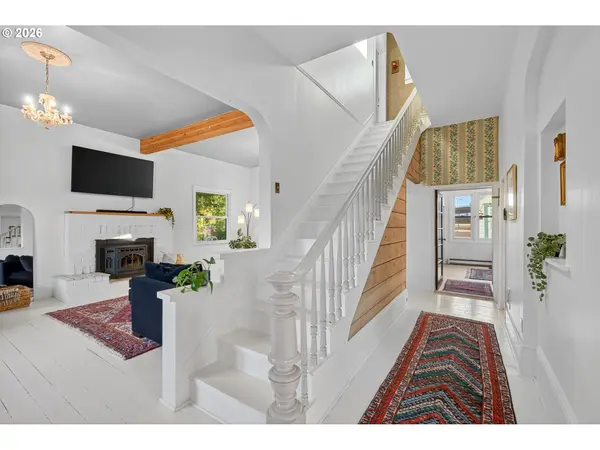 381 N MAIN ST, Dufur, OR 97021