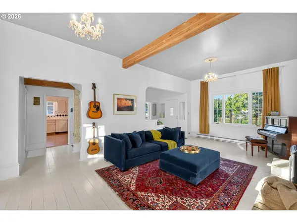 381 N MAIN ST, Dufur, OR 97021