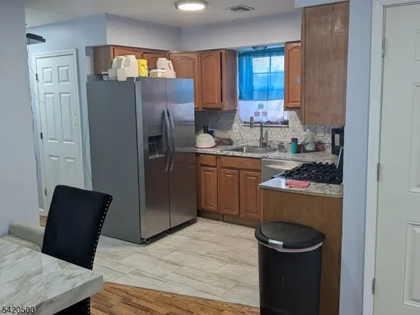 544 Court St, Elizabeth City, NJ 07206