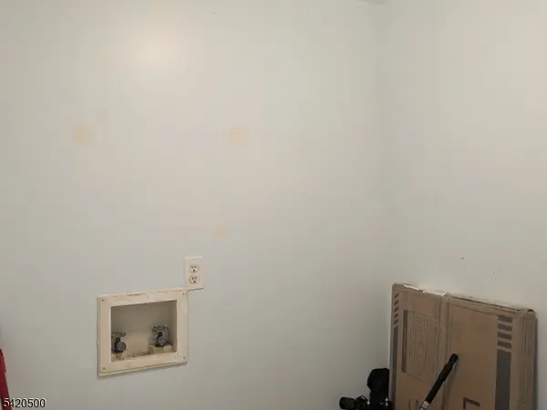 544 Court St, Elizabeth City, NJ 07206