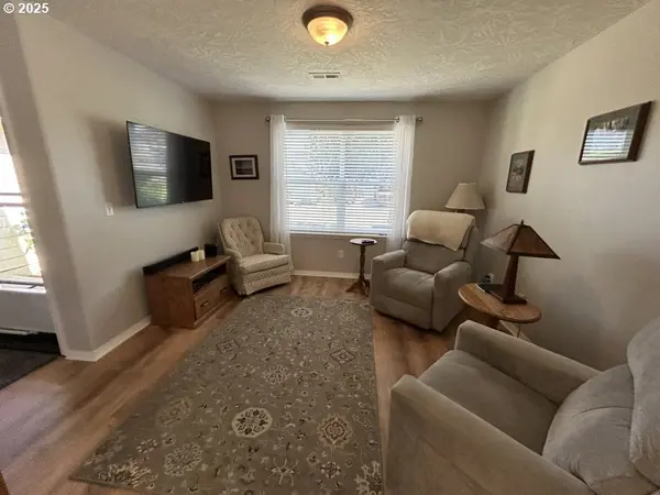 736 KELSEY LOOP, Molalla, OR 97038