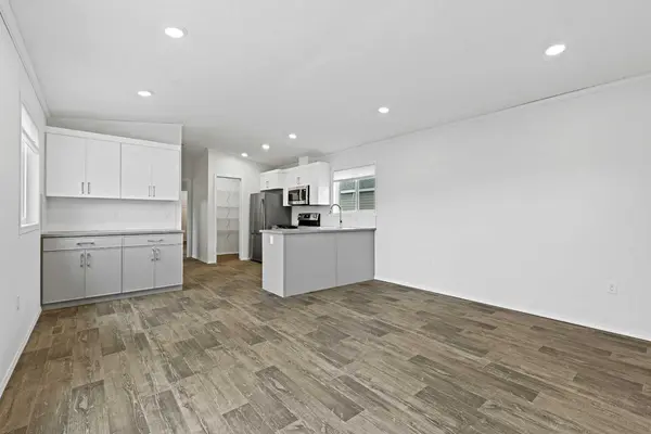 6220 17 AVE SE #5, Calgary, AB T2A 0W6