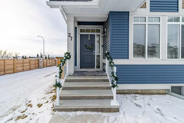 27 Iris CRES, Okotoks, AB T1S 5V5
