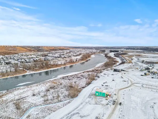 47 Wolf Willow BLVD SE, Calgary, AB T2X 3Z9