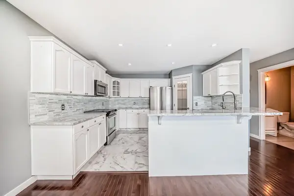 40 Cimarron CRES, Okotoks, AB T1S 1S7