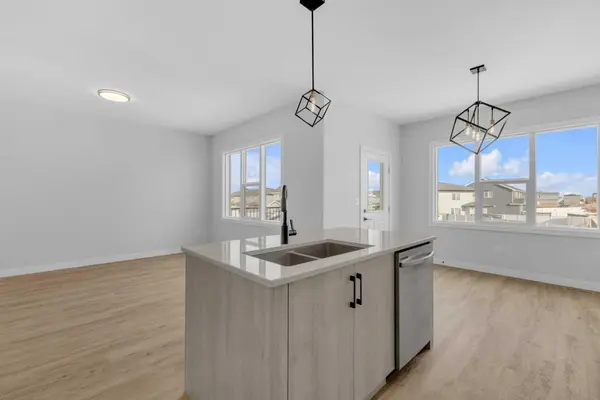 6 Memorial Pkwy, Rural Red Deer County, AB T4E 3B7