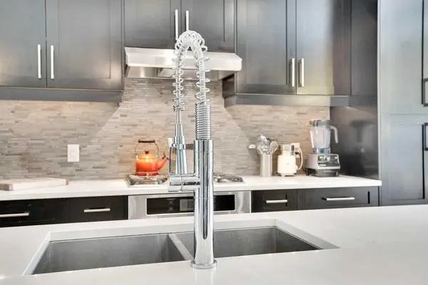 235 11 AVE NE, Calgary, AB T2E0Y9