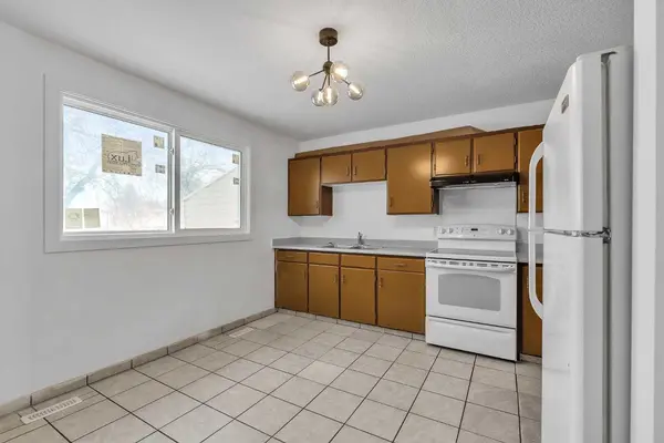 318 Marlborough WAY NE, Calgary, AB T2A 6R9