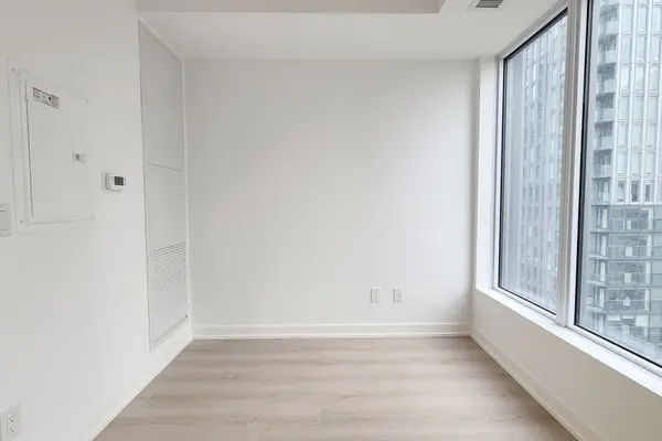 100 Queen ST E #1816, Toronto C08, ON M5C 0B5