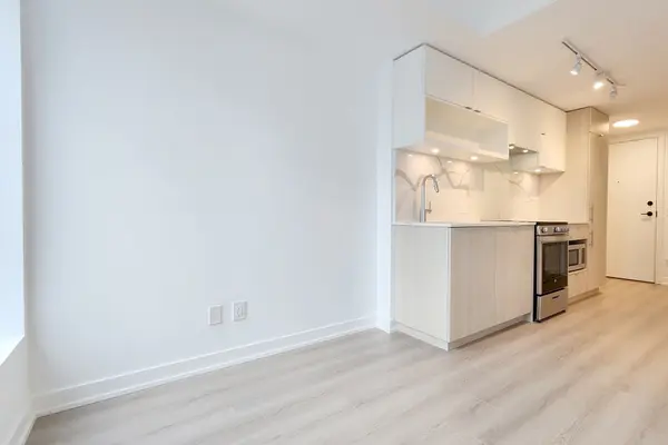 100 Queen ST E #1816, Toronto C08, ON M5C 0B5