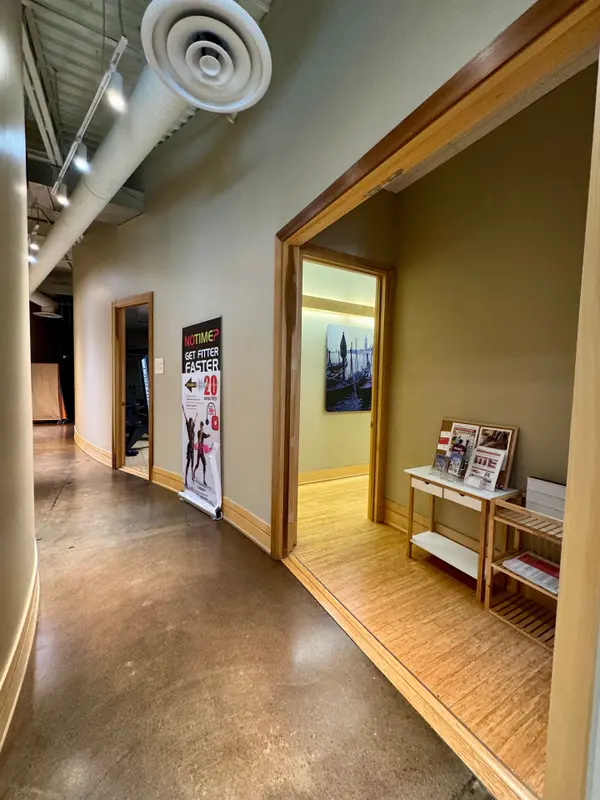 3-25 Scarsdale RD #Studio #2, Toronto C13, ON M3B 2R2