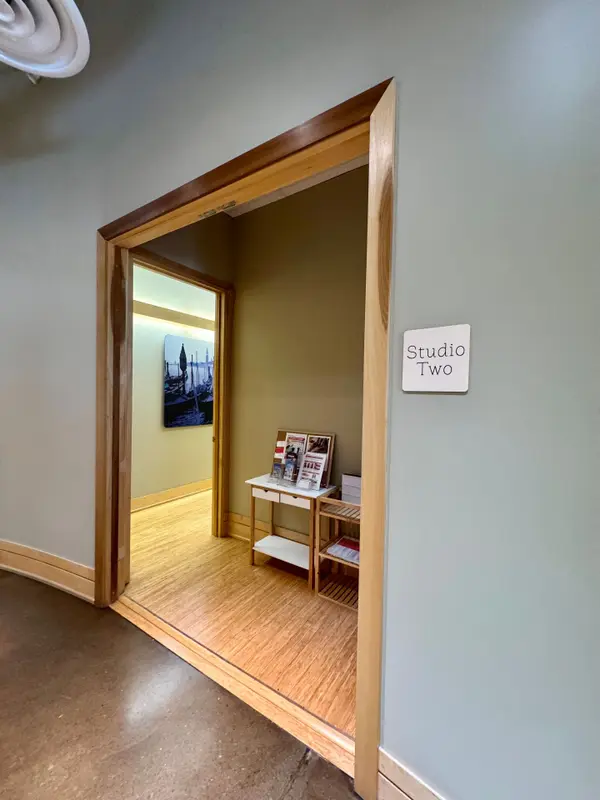 3-25 Scarsdale RD #Studio #2, Toronto C13, ON M3B 2R2