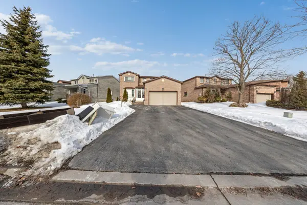 24 Adams DR, Ajax, ON L1S 5X1